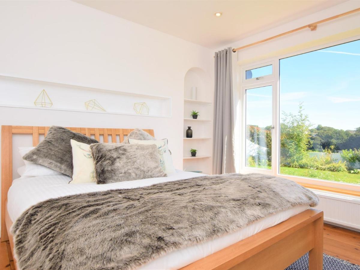 4 Bed In Brixham 76402 Villa Exterior photo