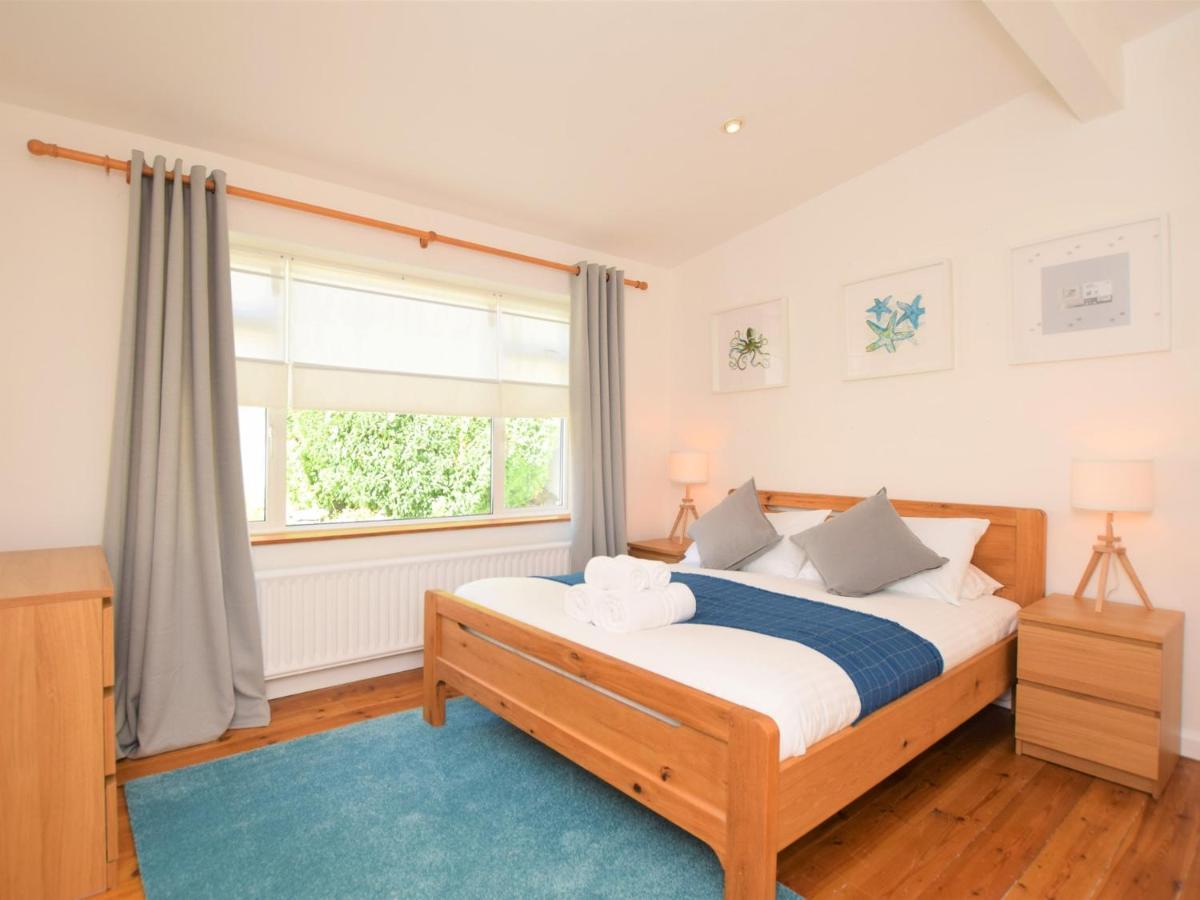 4 Bed In Brixham 76402 Villa Exterior photo