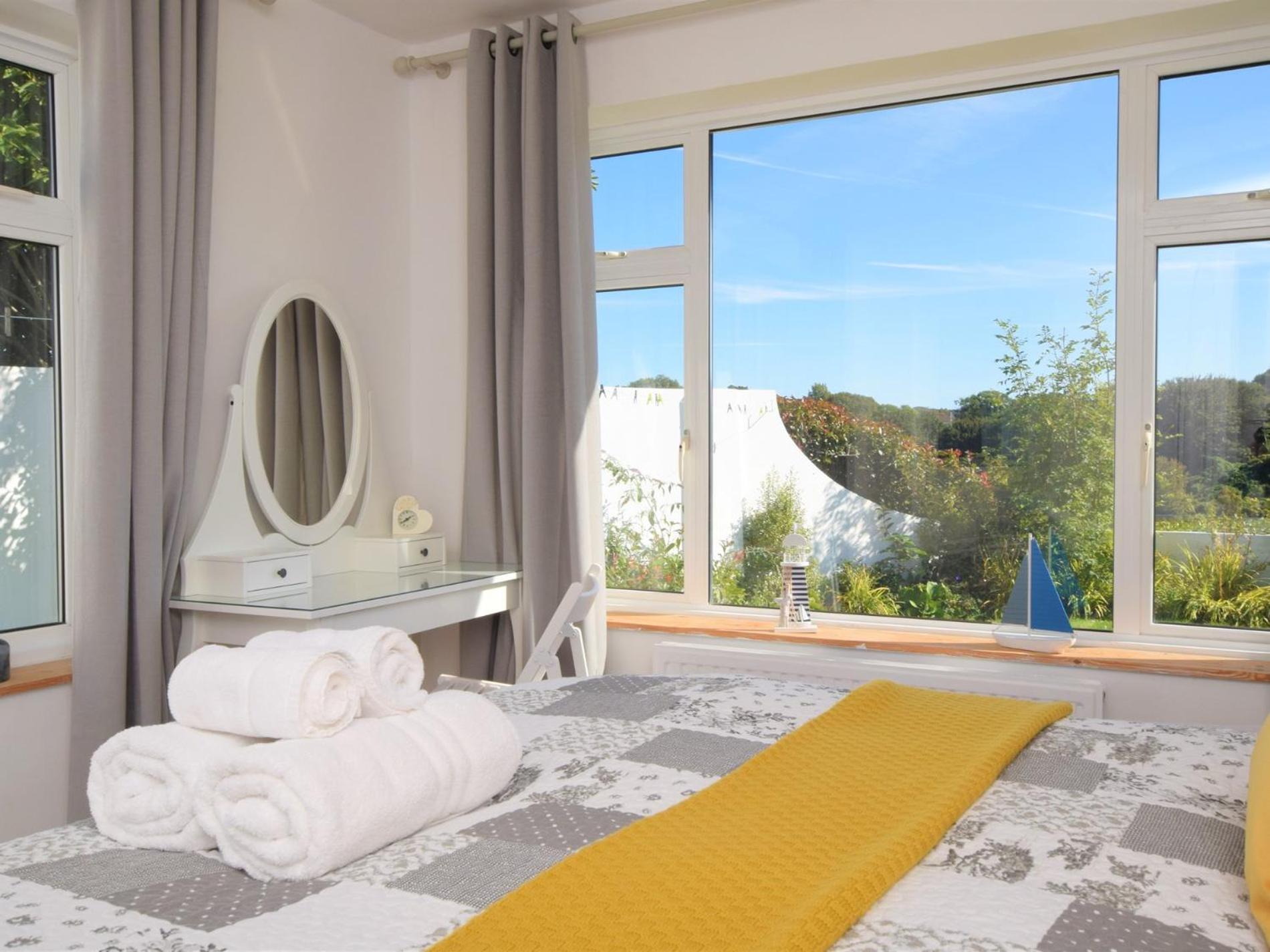 4 Bed In Brixham 76402 Villa Exterior photo