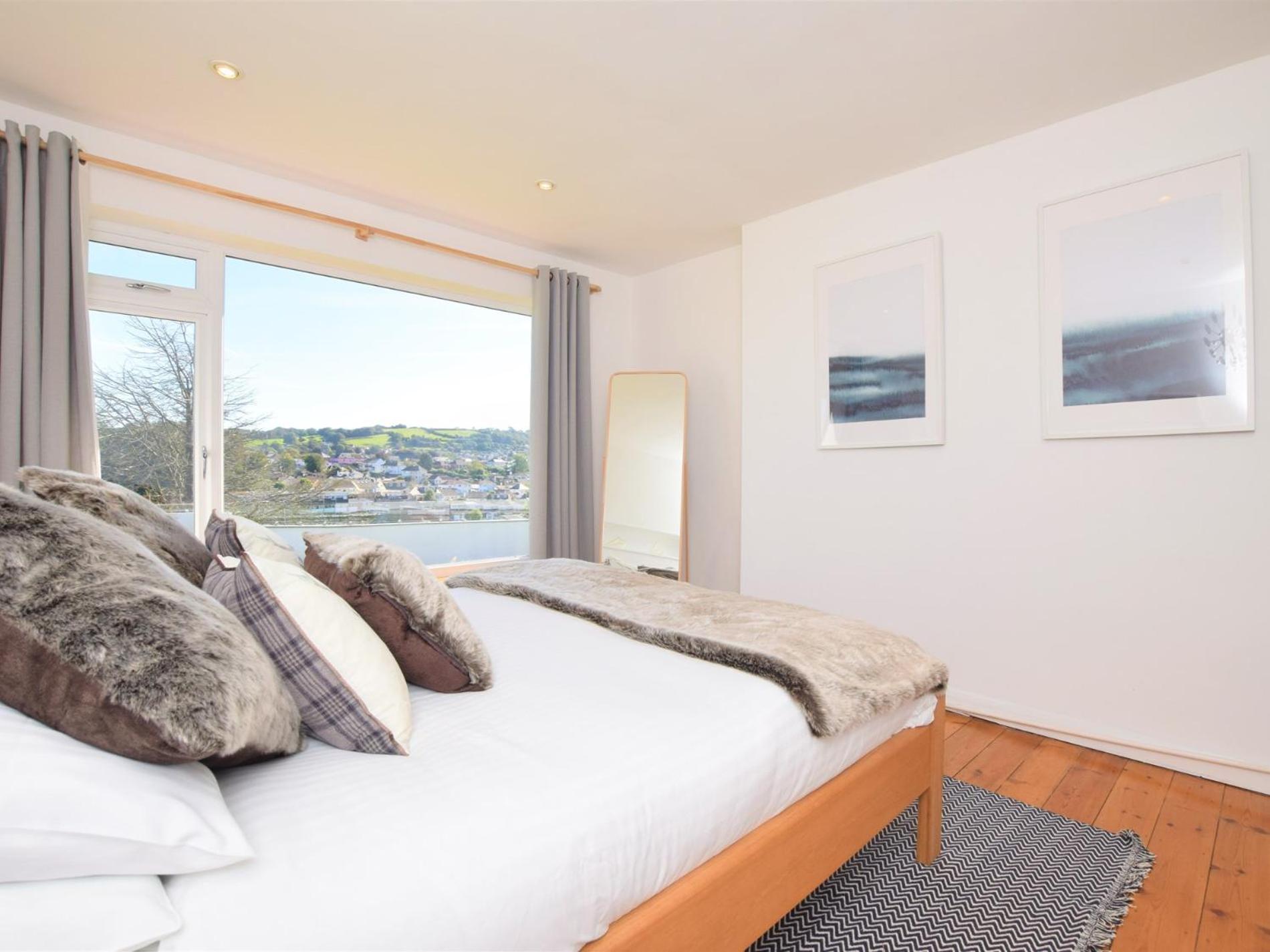 4 Bed In Brixham 76402 Villa Exterior photo